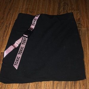 💋FashionNova Faux Utility Clip Skirt Logo TOXIC